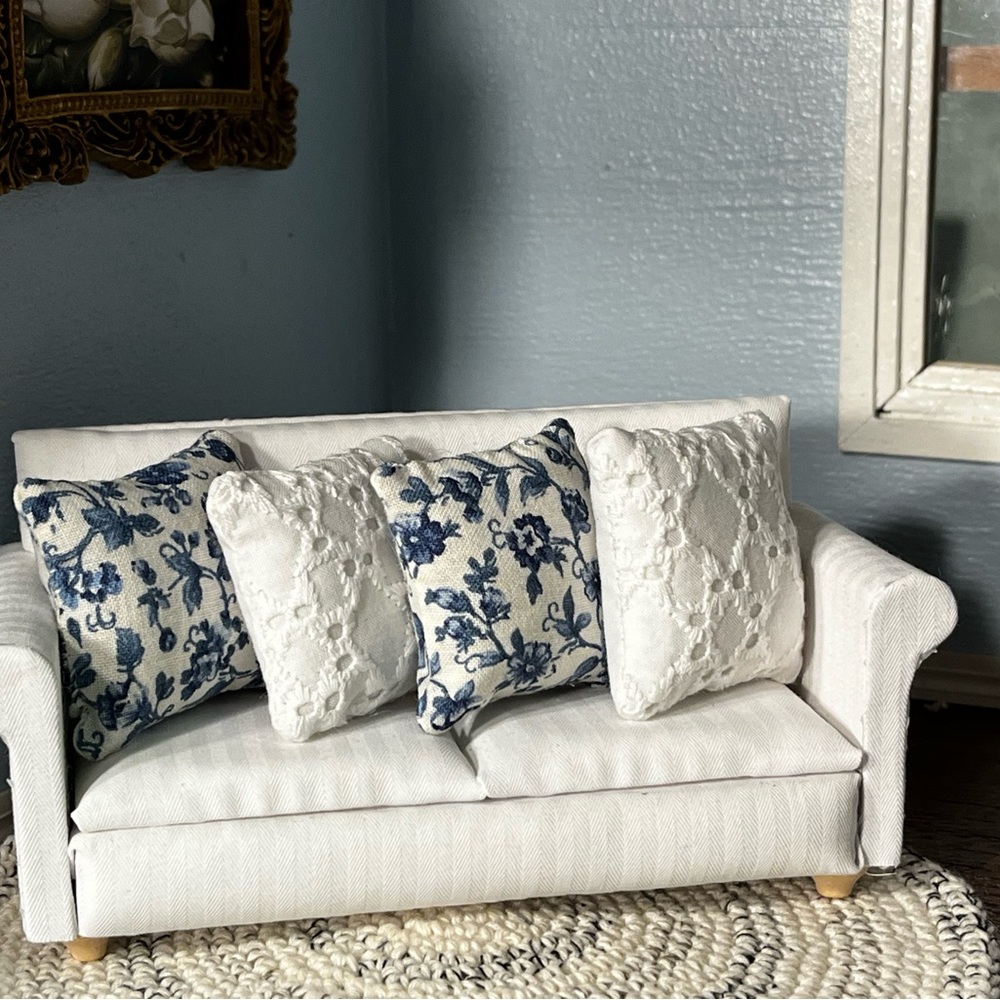 4 handmade miniature dollhouse pillows white eyelet blue floral lot